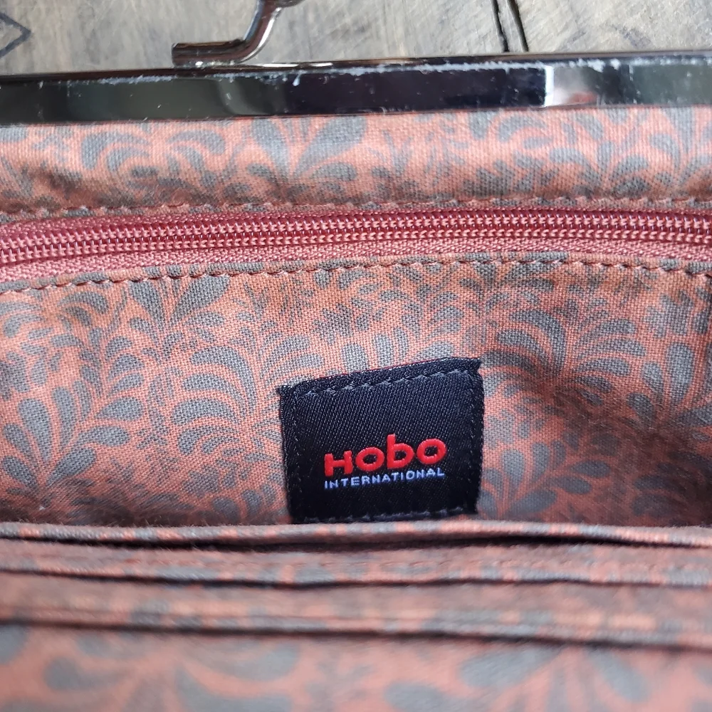 HOBO‎ Vintage Olive Green Distressed Leather Zip Around Kiss Lock Clutch|Wallet